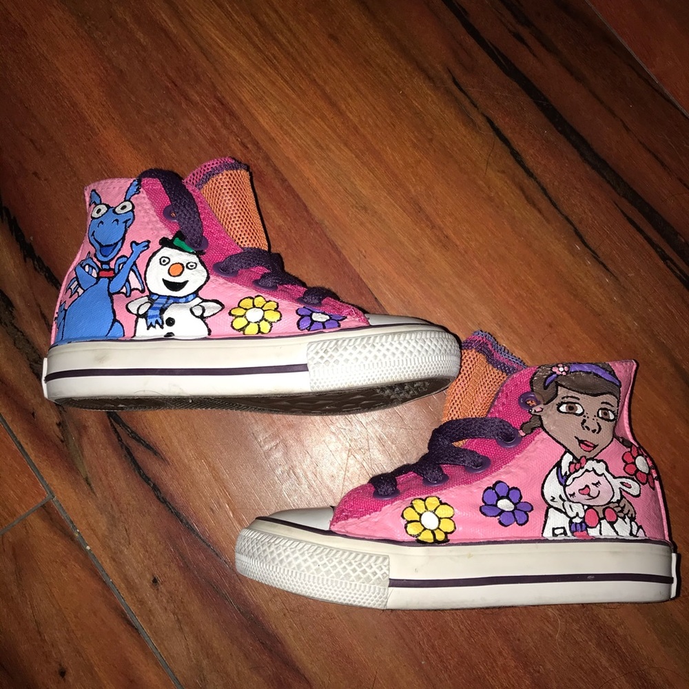 Custom Hand Painted Doc McStuffins Converse Sz 5